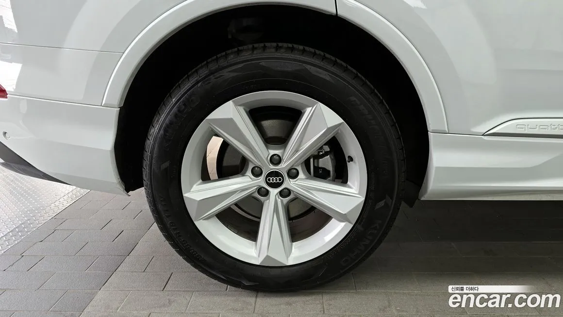 Audi Q7 2021 из KR, фото 9