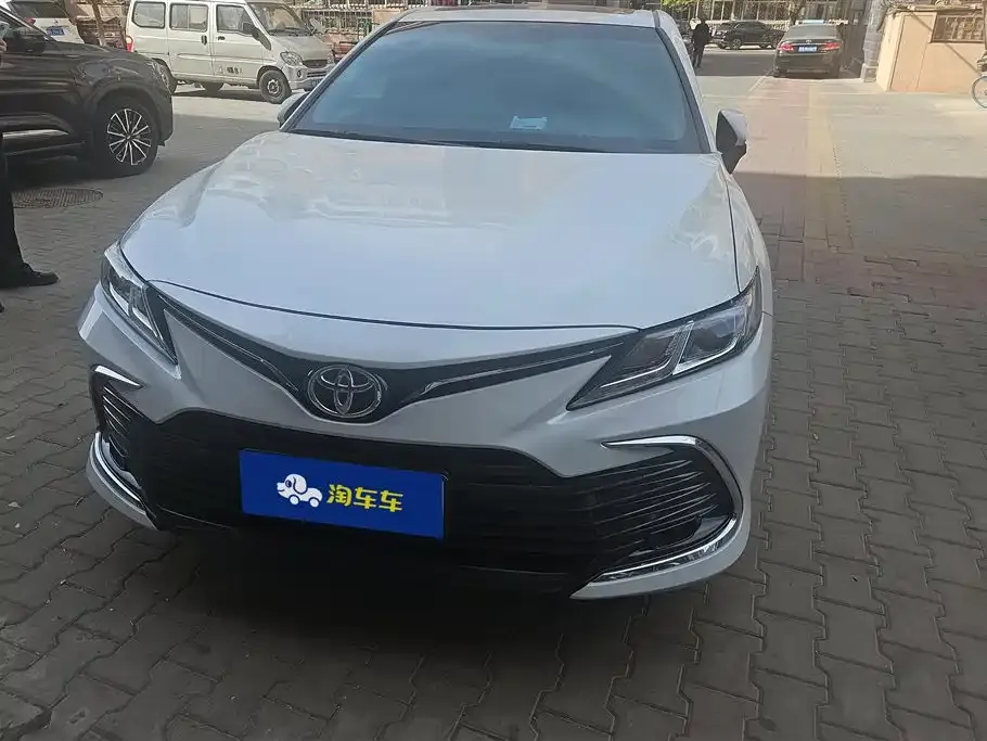 Toyota Camry — фото 9