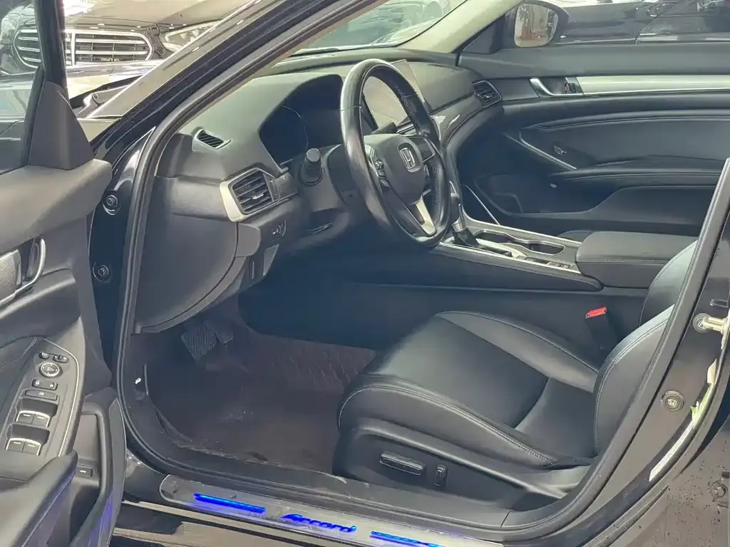 Honda Accord — фото 9