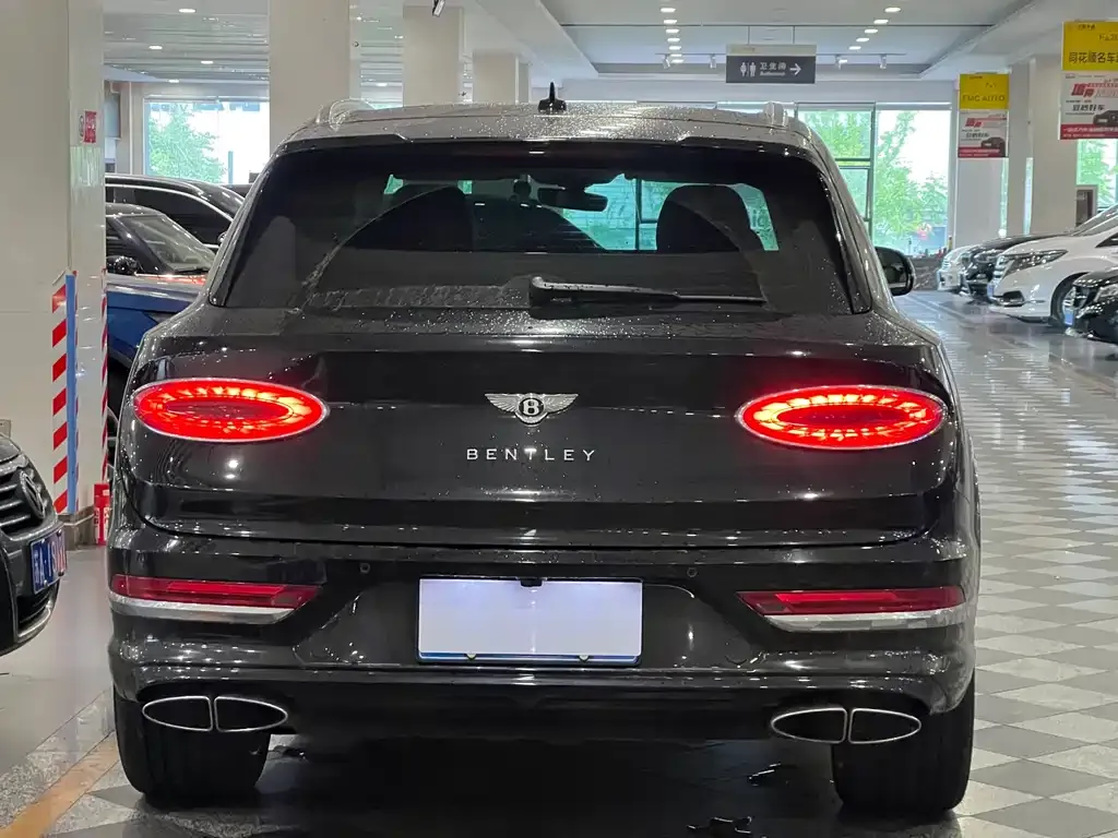 Bentley Bentayga 2021 из CN, фото 8