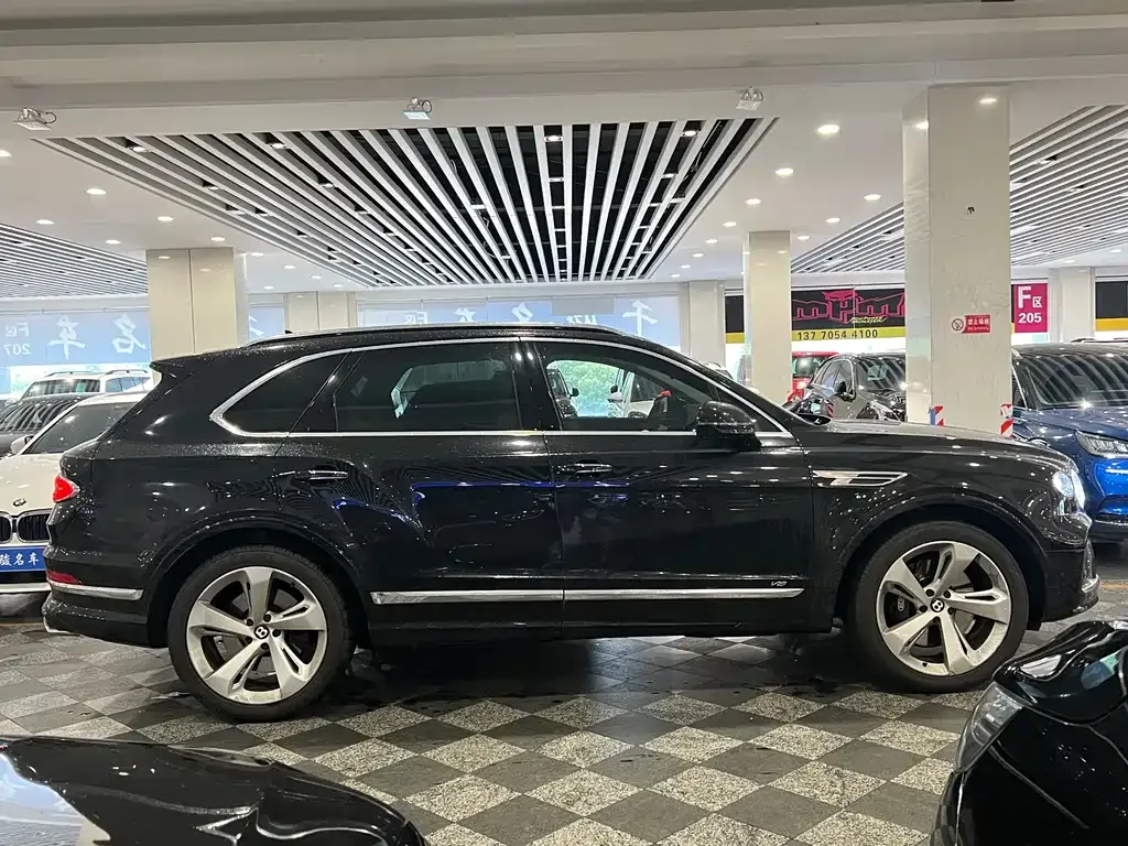 Bentley Bentayga 2021 из CN, фото 9