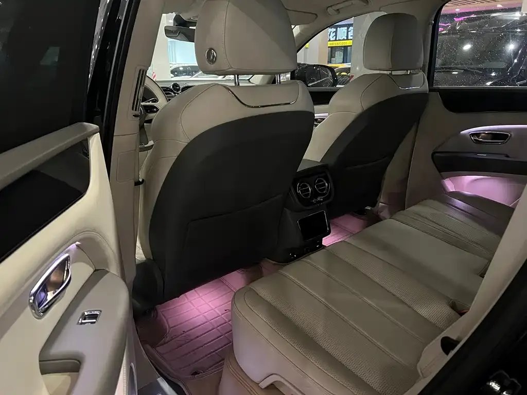 Bentley Bentayga 2021 из CN, фото 2
