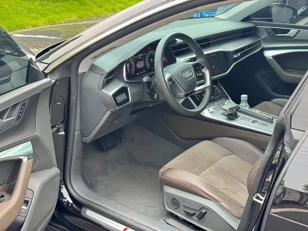 Audi A7L 2022 из CN, фото 4