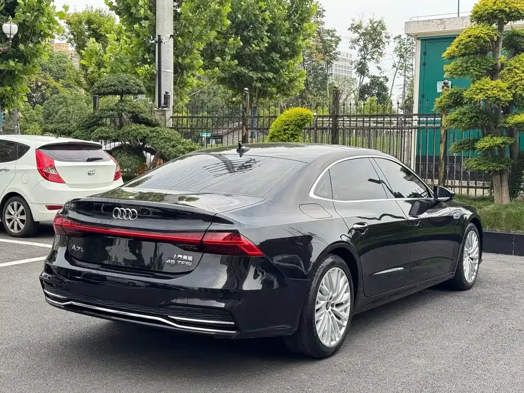 Audi A7L 2022 из CN, фото 6