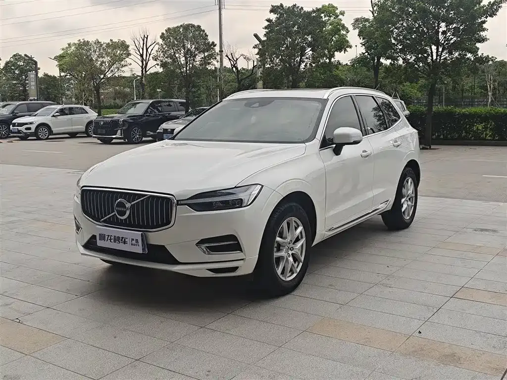 Volvo XC60 — фото 1