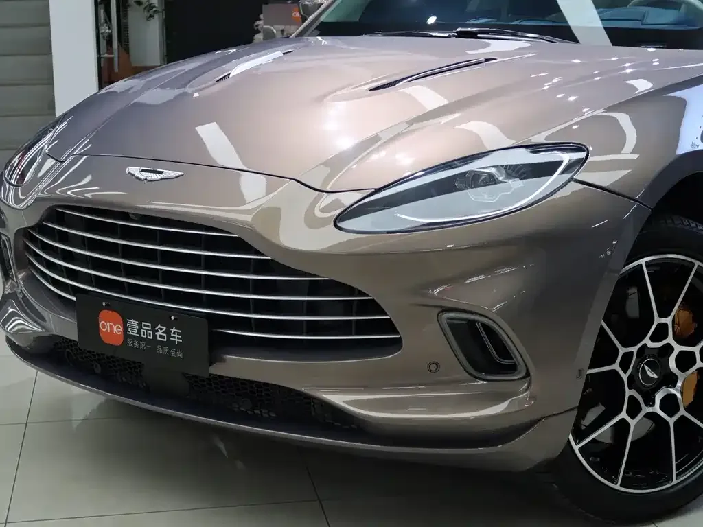 Aston Martin DBX — фото 8