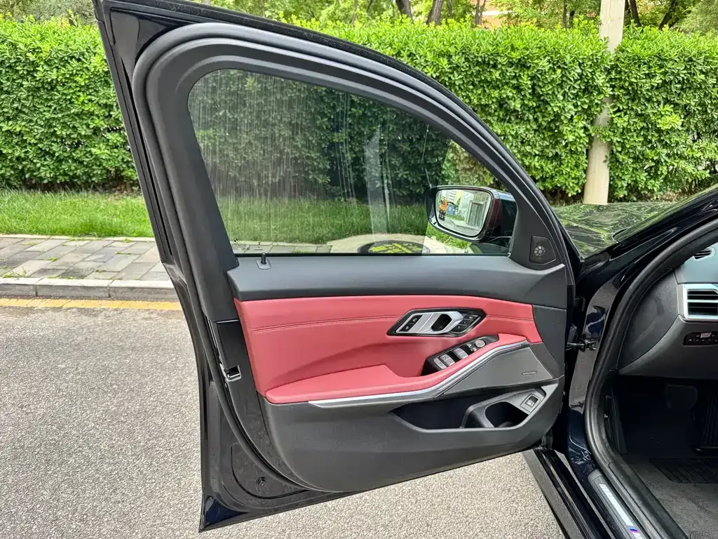 BMW 3 Series 2024 из CN, фото 10