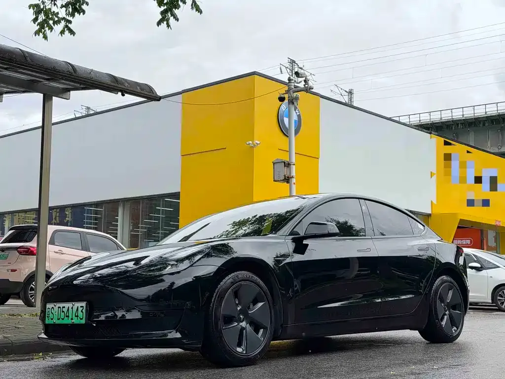 Tesla Model 3 — фото 1