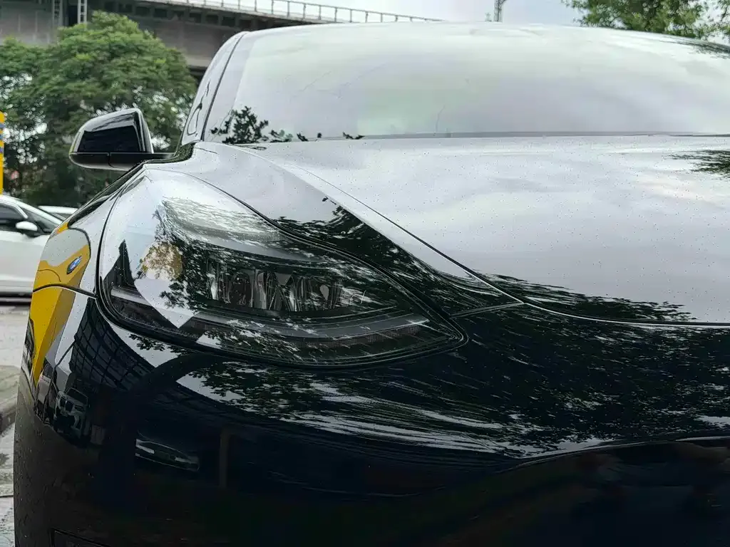 Tesla Model 3 — фото 10