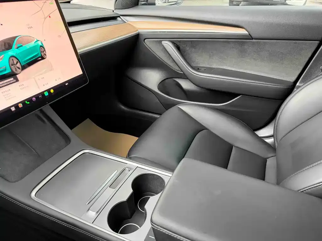 Tesla Model 3 — фото 4