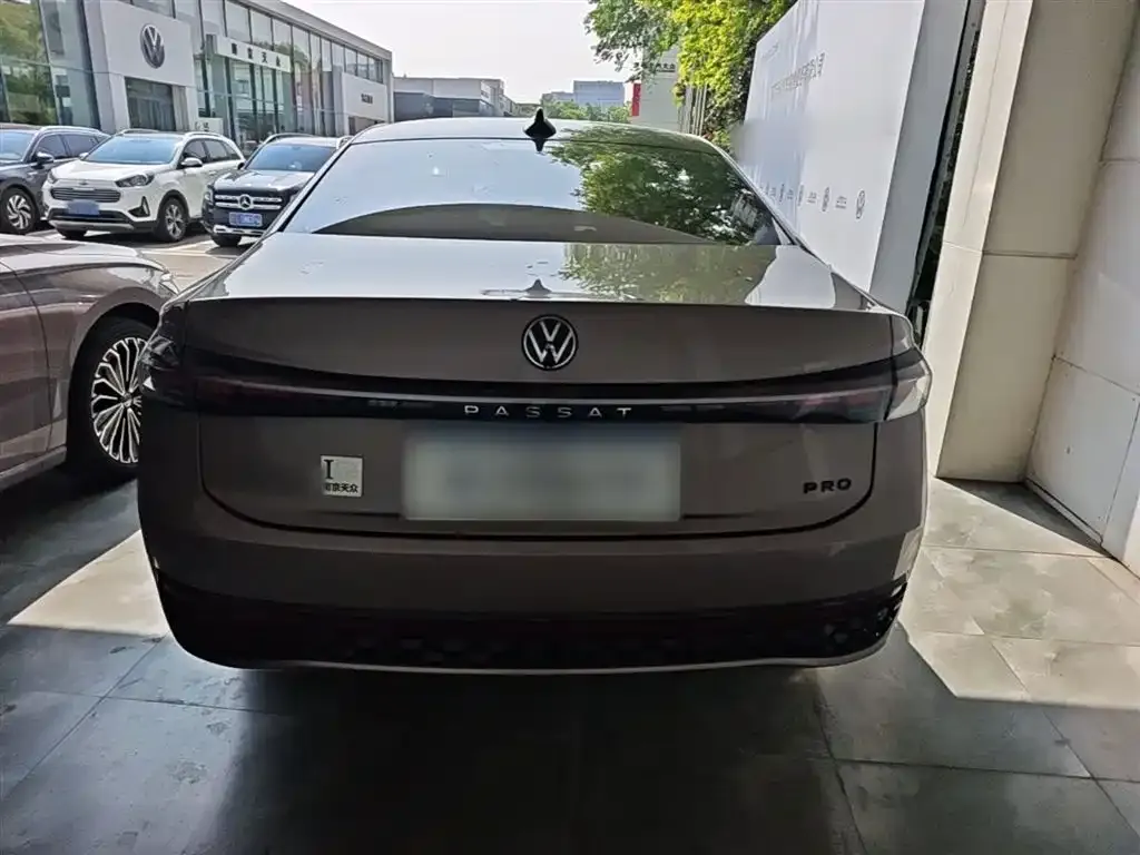 Volkswagen Passat — фото 8