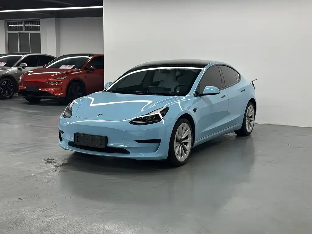 Tesla Model 3 — фото 1
