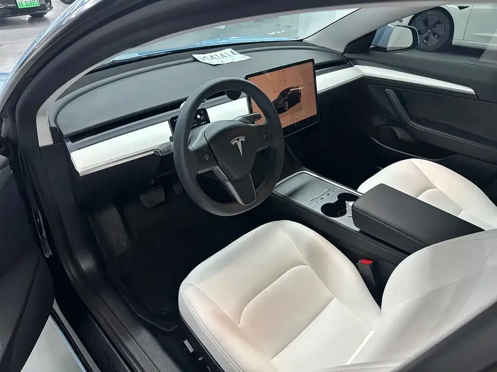 Tesla Model 3 — фото 9