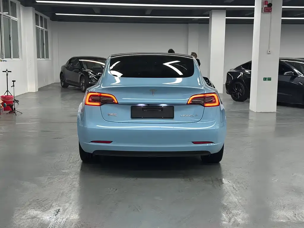 Tesla Model 3 — фото 4