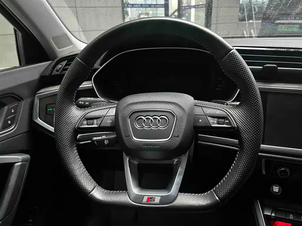 Audi Q3 Sportback — фото 10