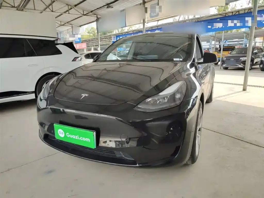 Tesla Model Y — фото 1