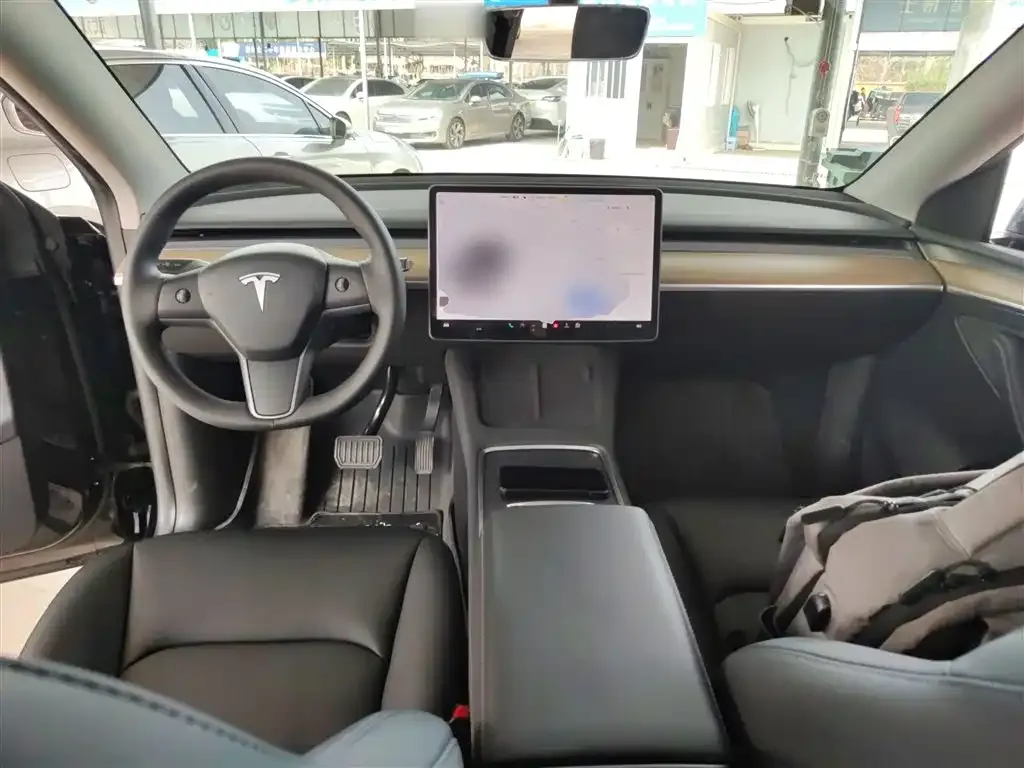 Tesla Model Y — фото 3