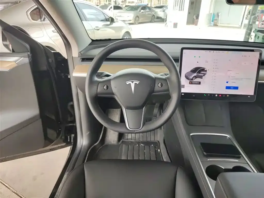 Tesla Model Y — фото 6
