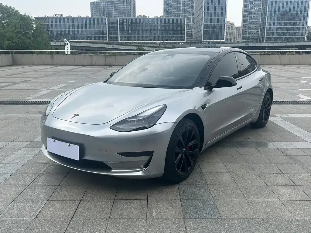 Tesla Model 3 — фото 1