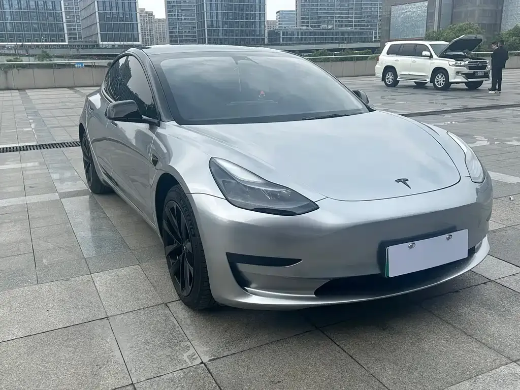 Tesla Model 3 — фото 10