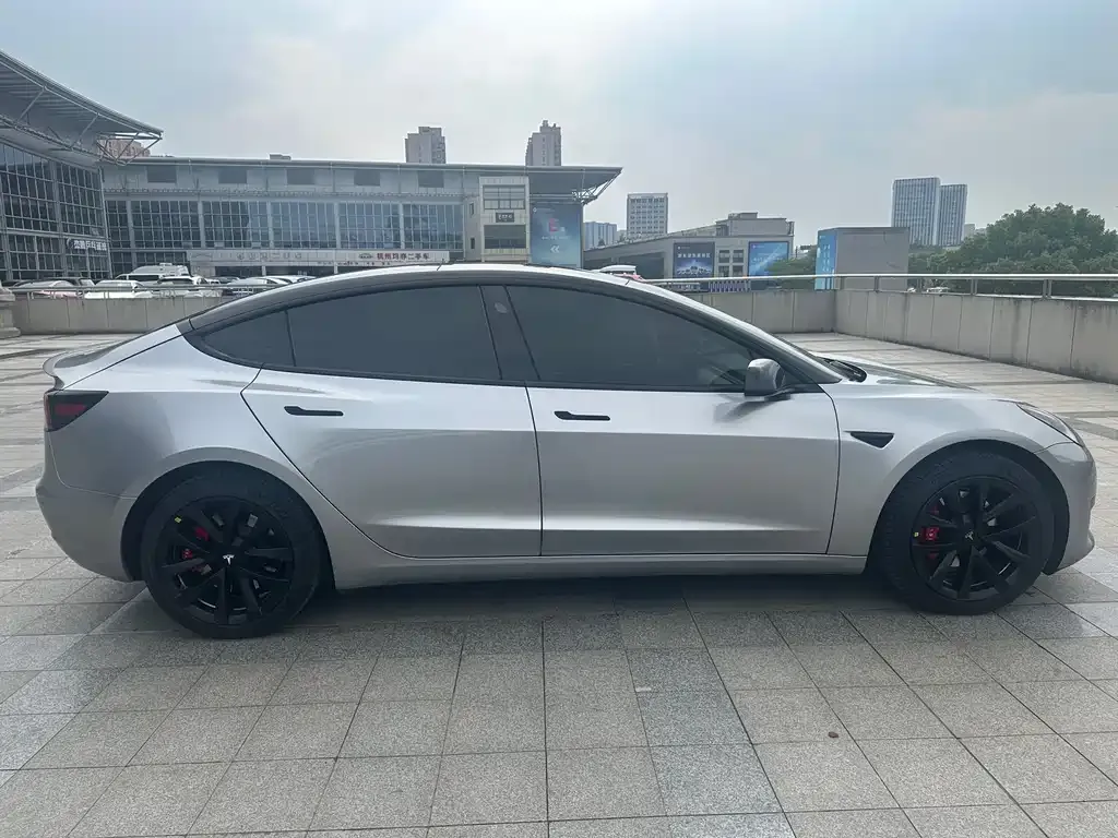 Tesla Model 3 — фото 4