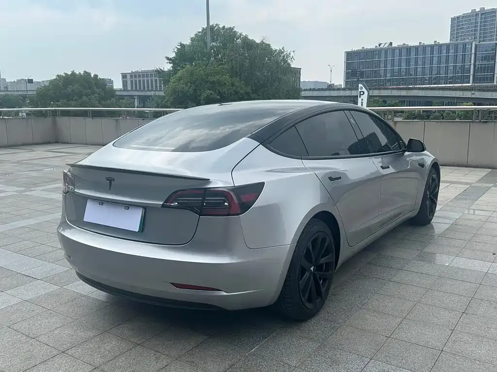Tesla Model 3 — фото 6