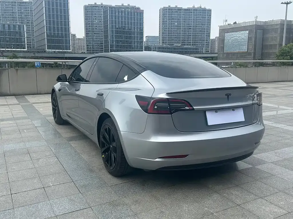 Tesla Model 3 — фото 7