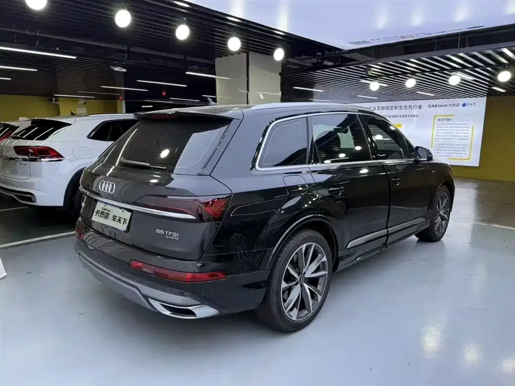 Audi Q7 — фото 6
