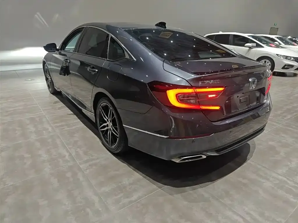 Honda Accord — фото 8