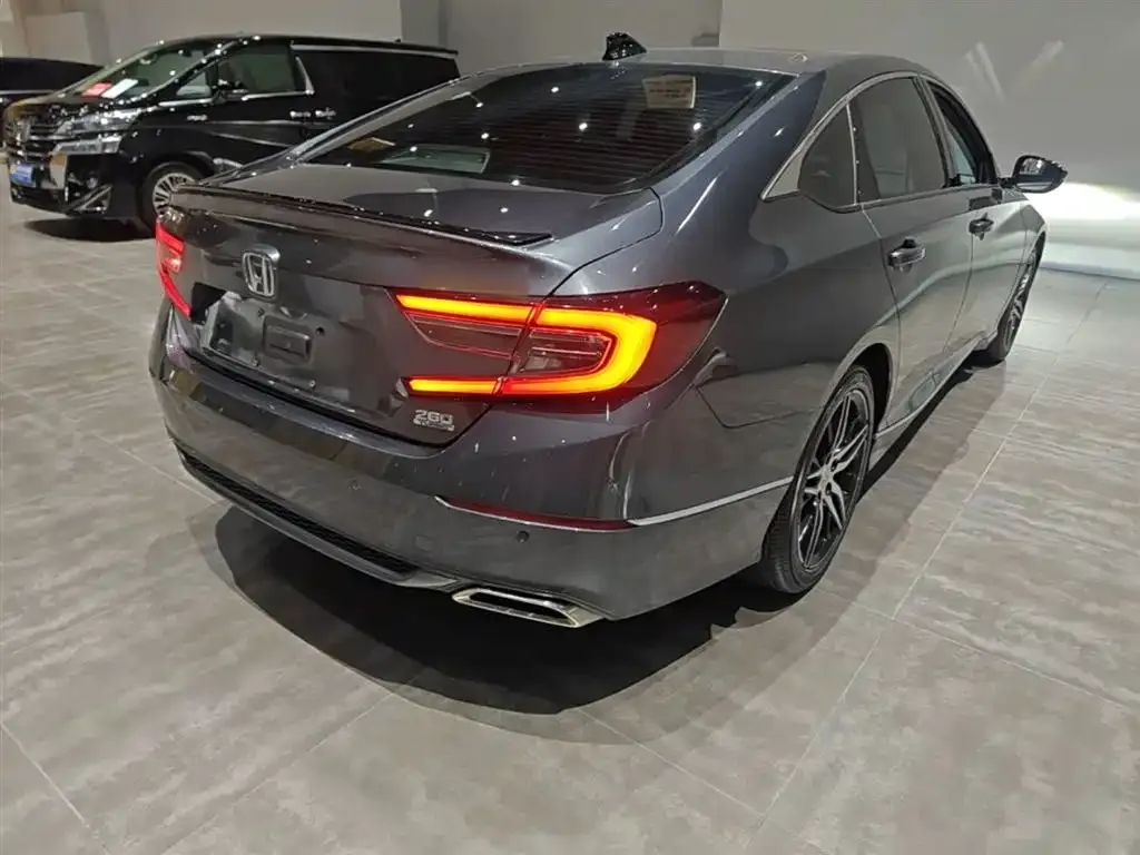Honda Accord — фото 10