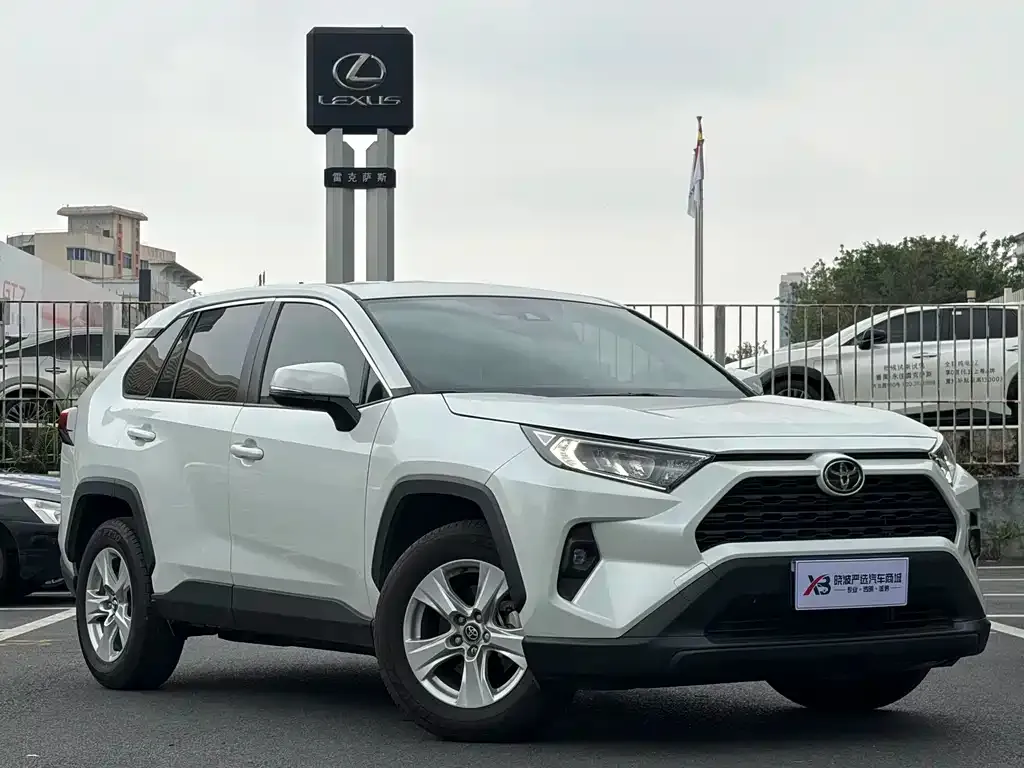 Toyota RAV4 — фото 2