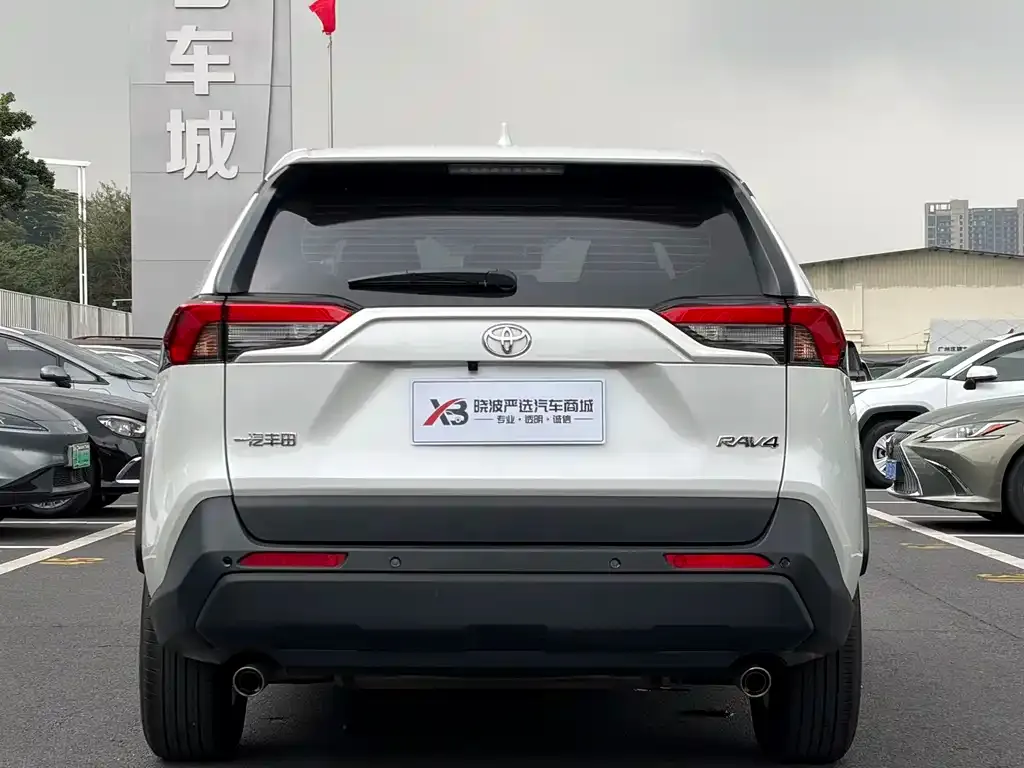 Toyota RAV4 — фото 5