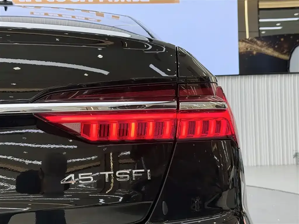 Audi A6L — фото 2