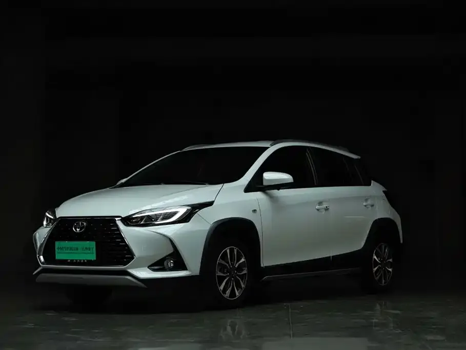 Toyota Yaris L — фото 1