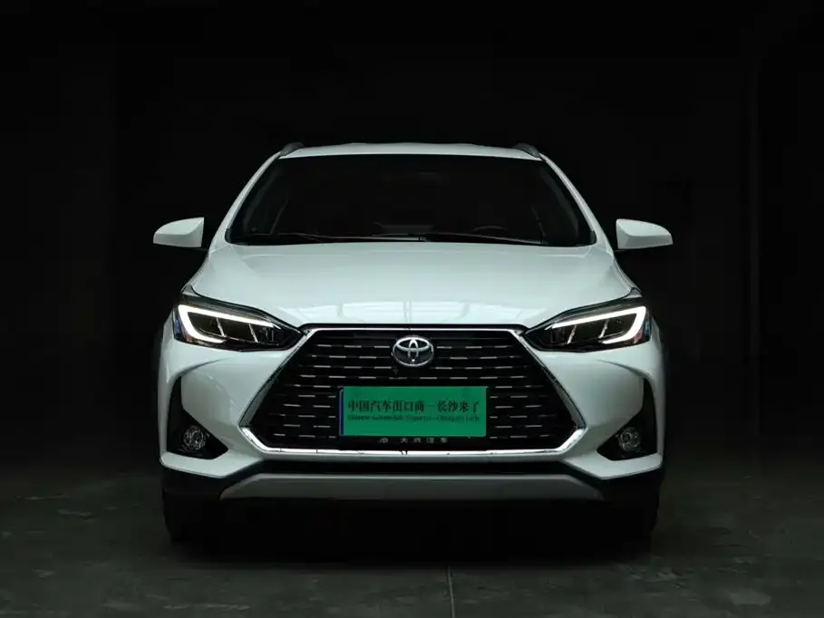 Toyota Yaris L — фото 2