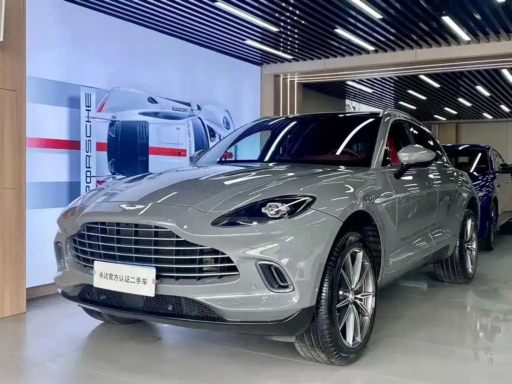 Aston Martin DBX — фото 1