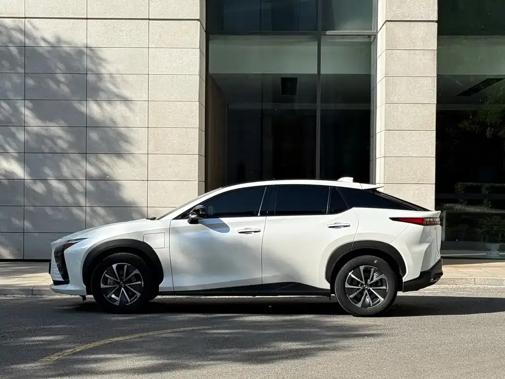 Lexus RZ — фото 9