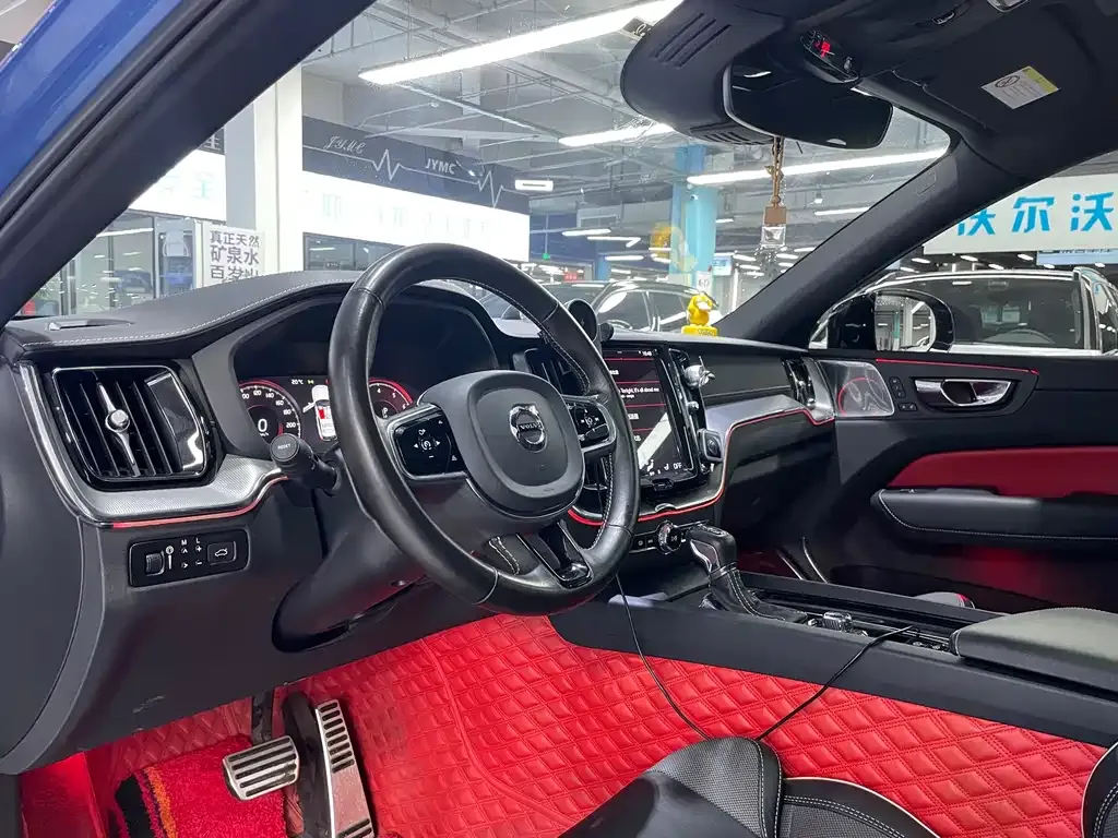 Volvo XC60 2021 из CN, фото 2