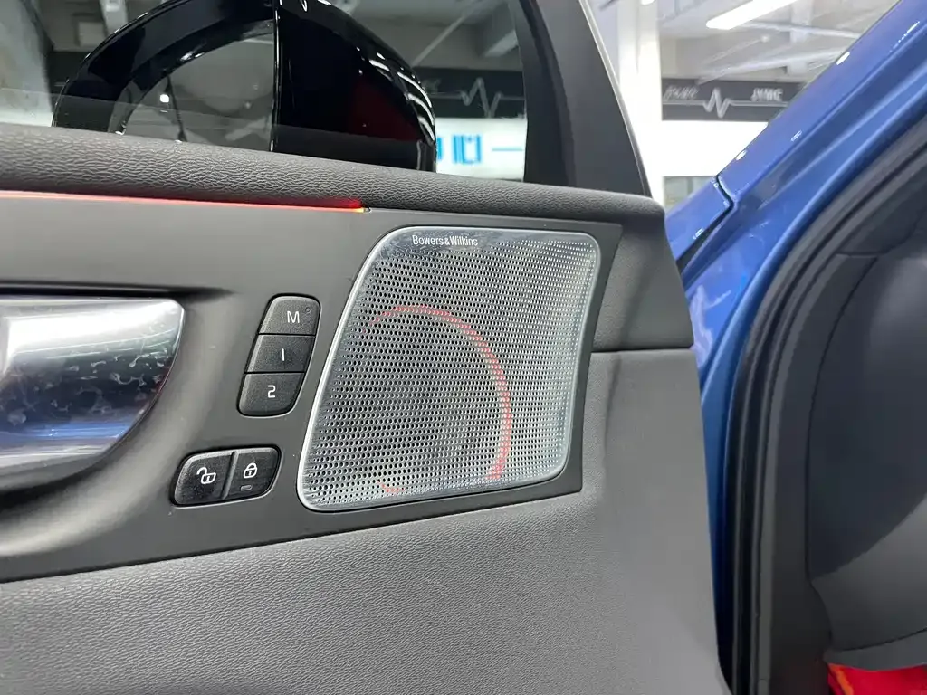 Volvo XC60 2021 из CN, фото 8