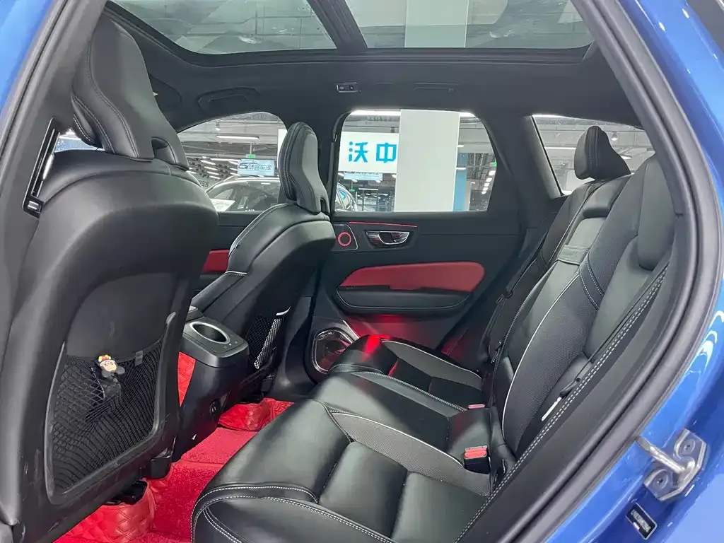 Volvo XC60 2021 из CN, фото 9