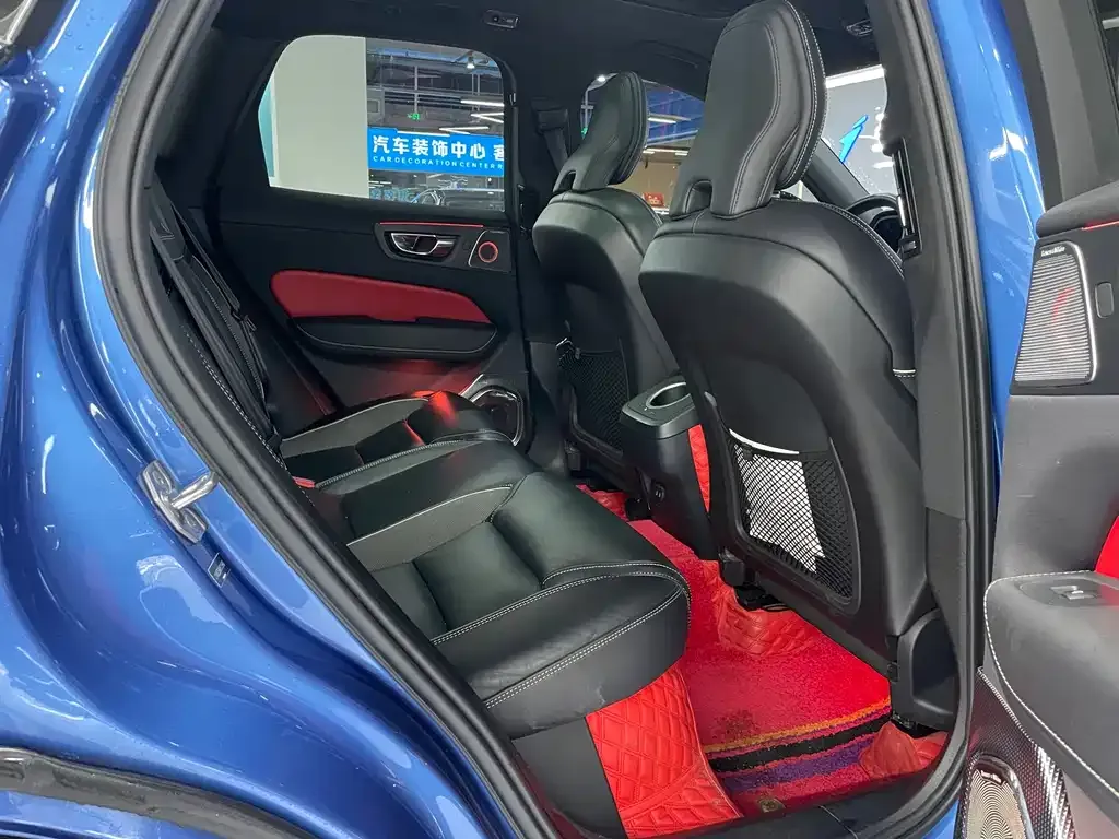 Volvo XC60 2021 из CN, фото 3