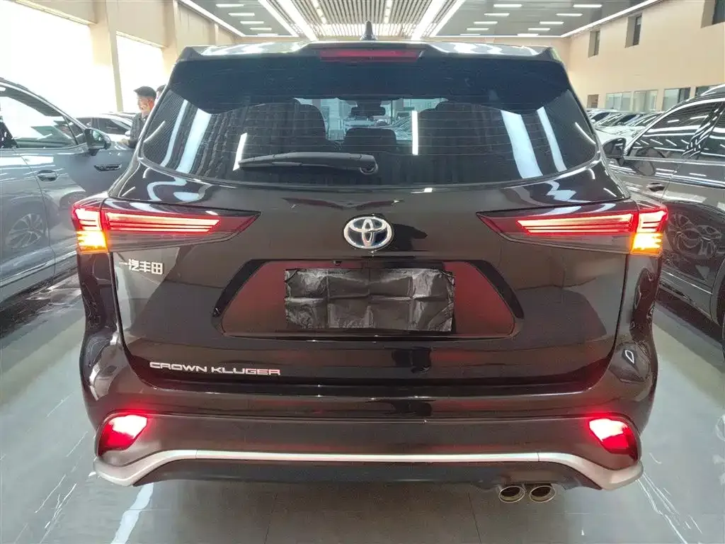 Toyota Crown Kluger 2023 из CN, фото 8