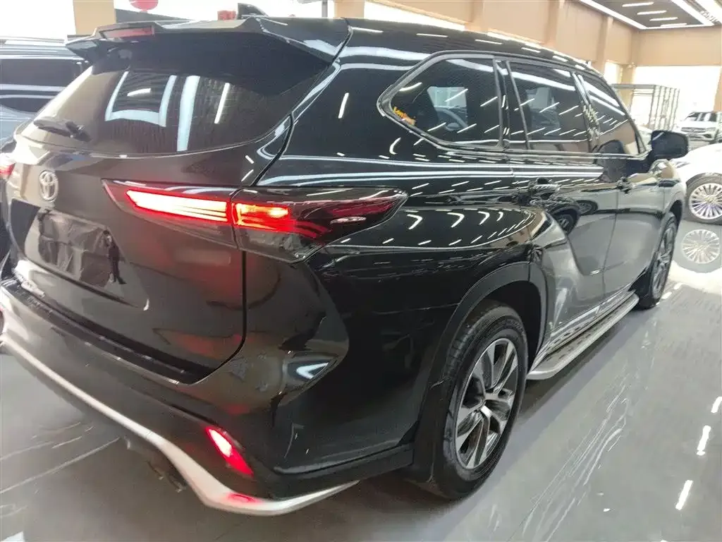 Toyota Crown Kluger 2023 из CN, фото 5