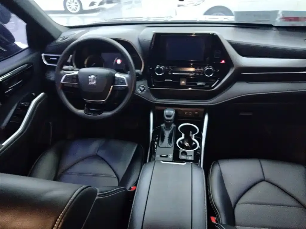 Toyota Crown Kluger 2023 из CN, фото 2