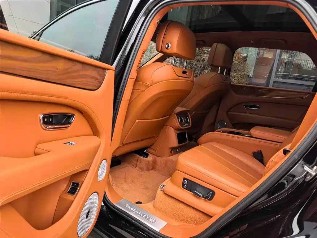 Bentley Bentayga — фото 10