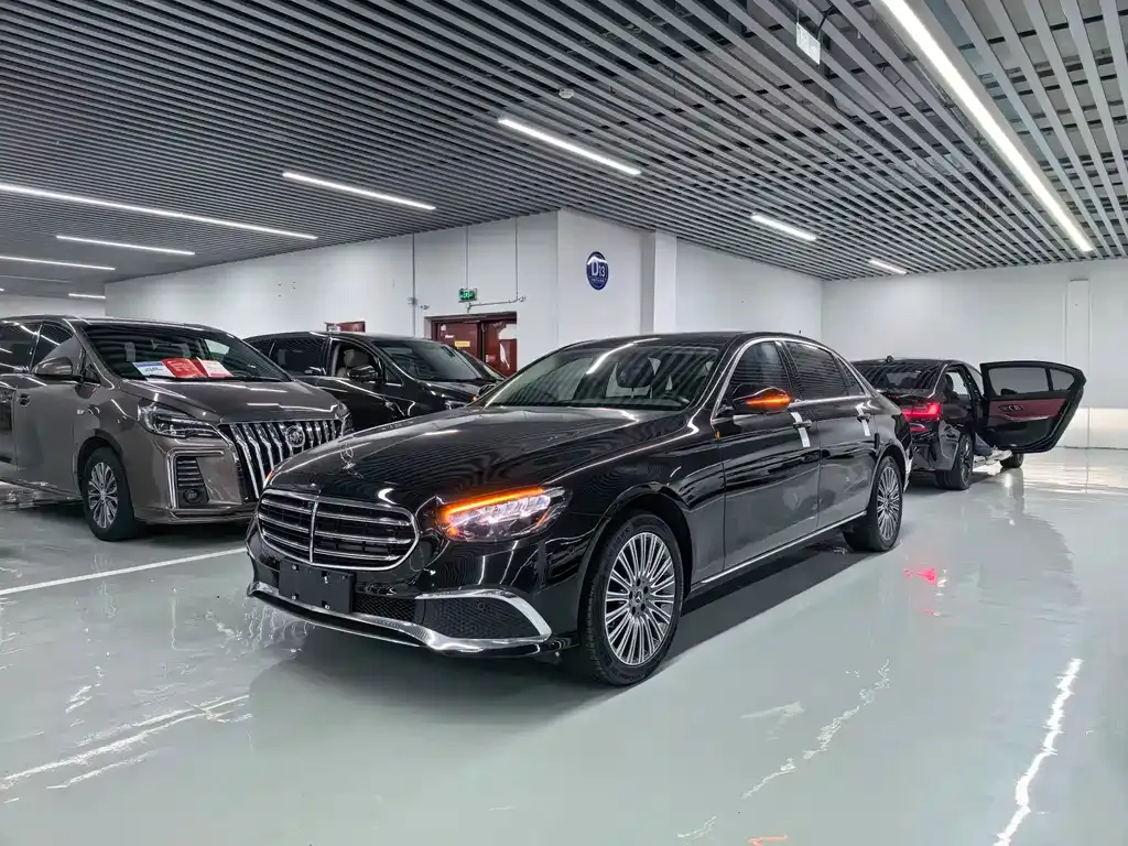 Mercedes-Benz E-Class — фото 1