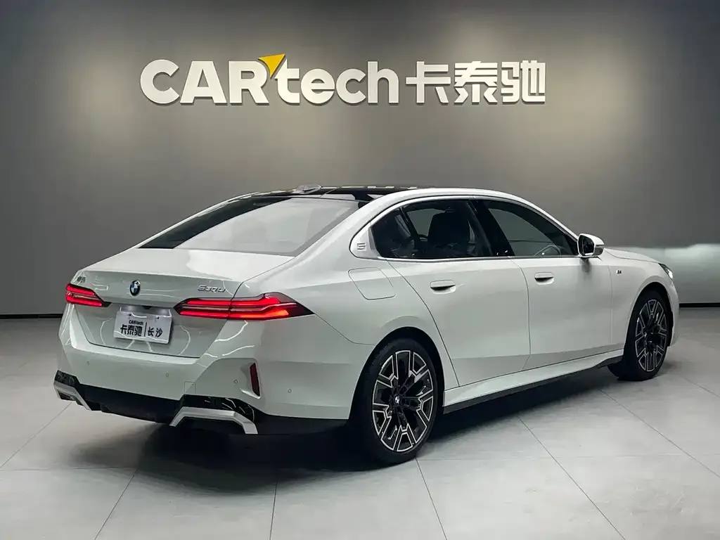 BMW 5 Series — фото 10
