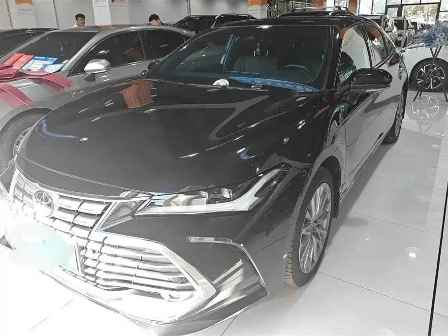 Toyota Avalon — фото 1