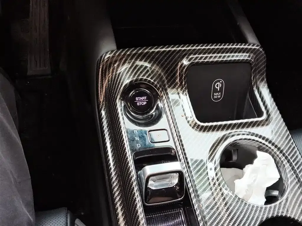 GAC Motor E8 Hybrid — фото 6