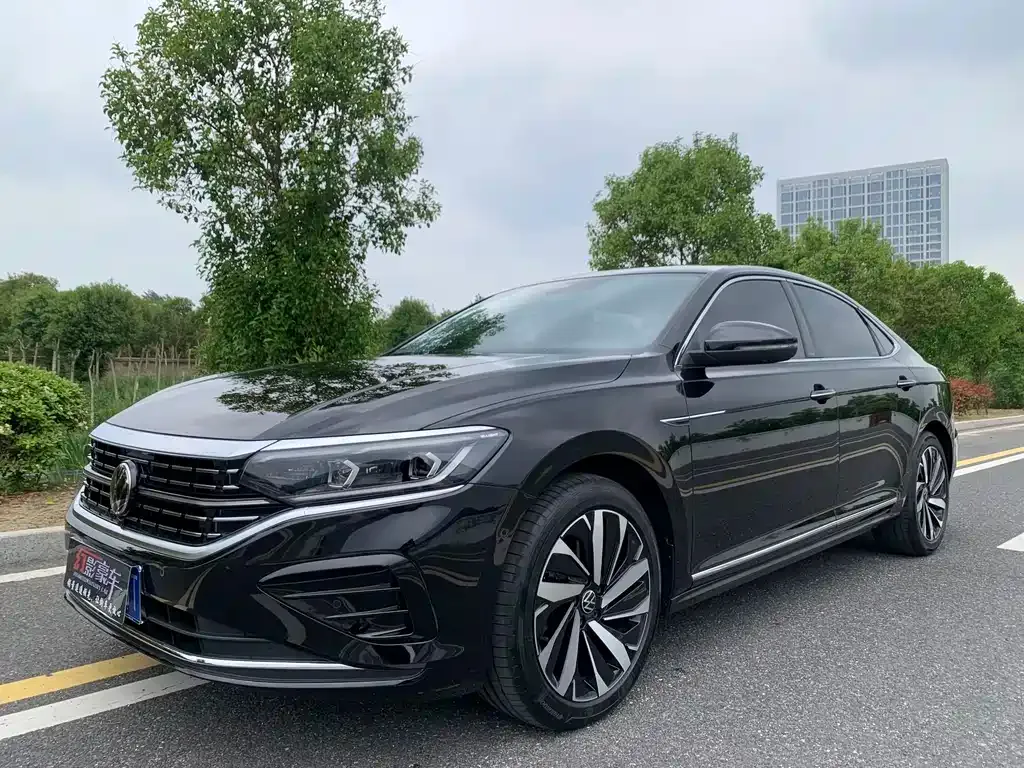 Volkswagen Passat — фото 1